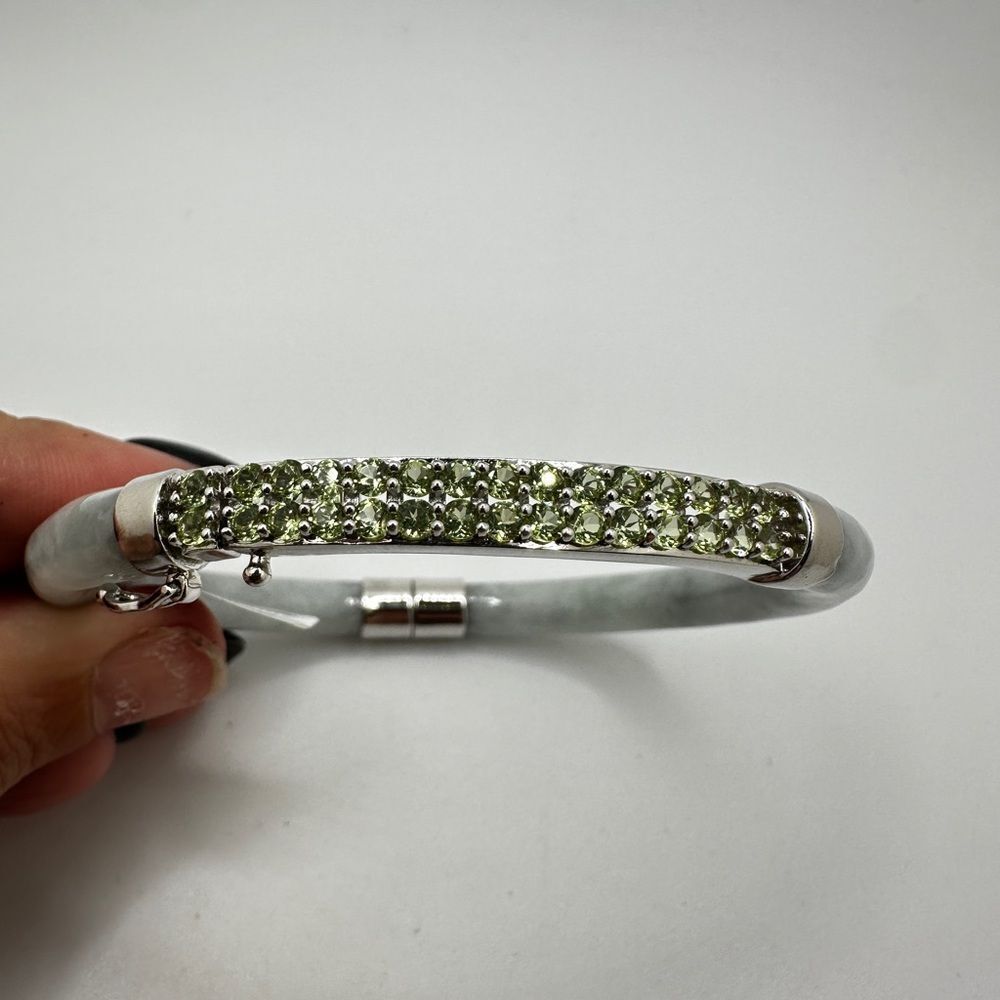 NWT Green/Gray‎ Jadeite, Peridot bracelet with sterling silver hardware!